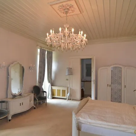 Zamek Trnova 4*