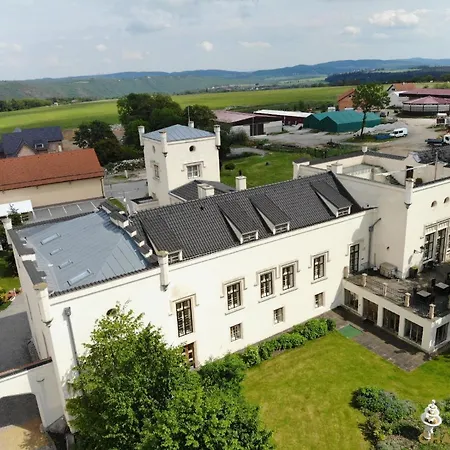 Zamek Trnova Hotell Jíloviště
